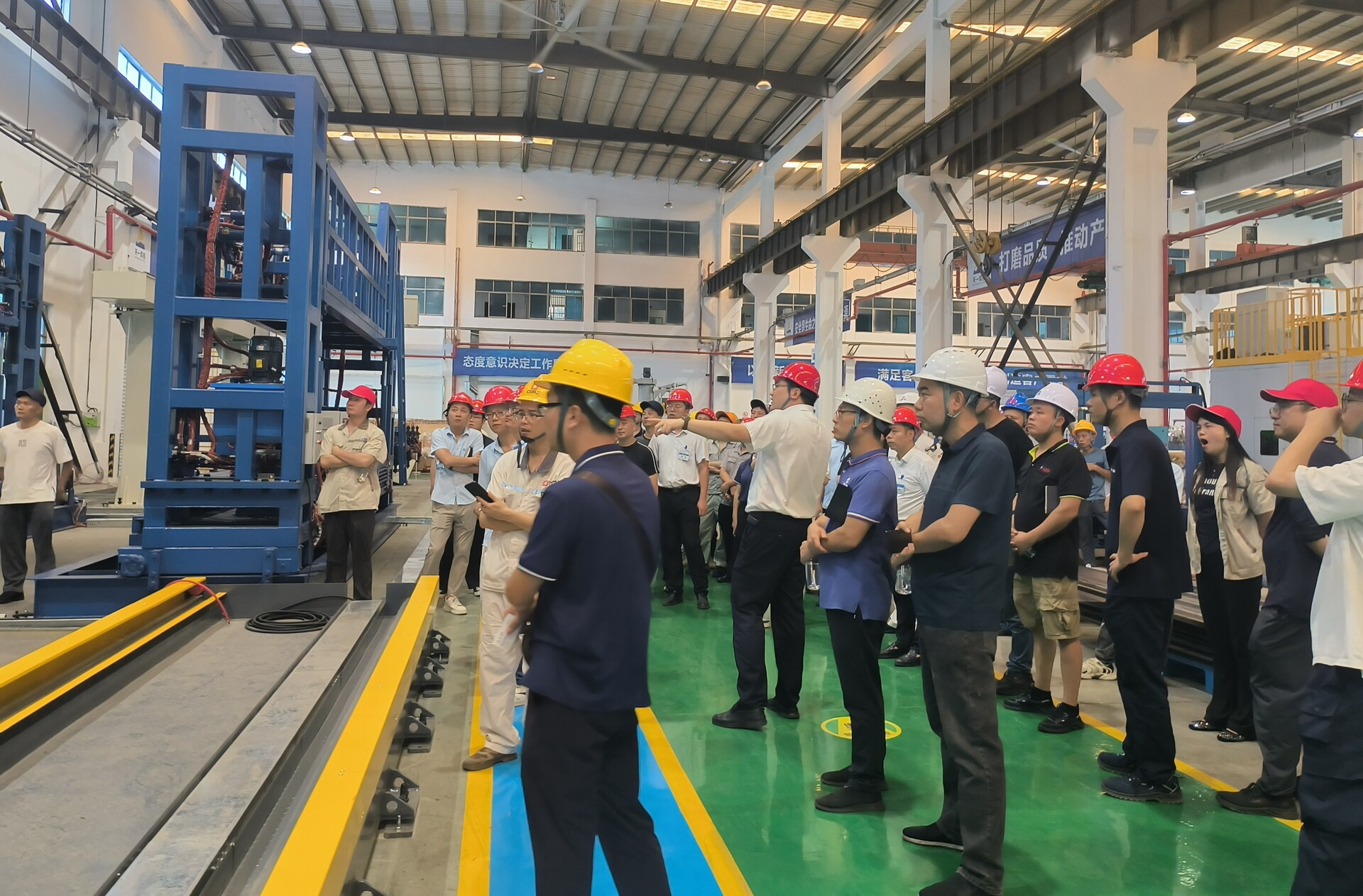 天元区开展涉工业机器人参观学习活动,筑牢安全生产防线。