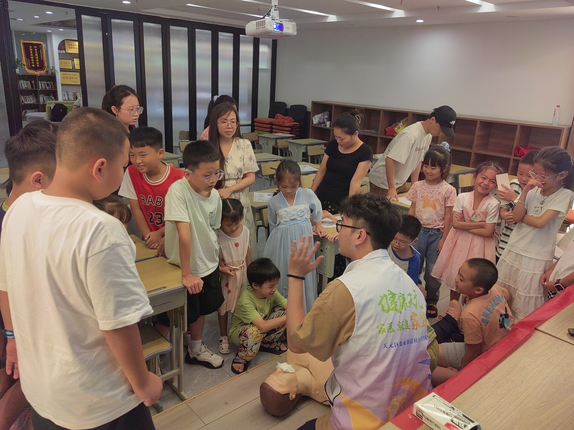 栗雨街道菱溪社区开展防溺水安全教育活动