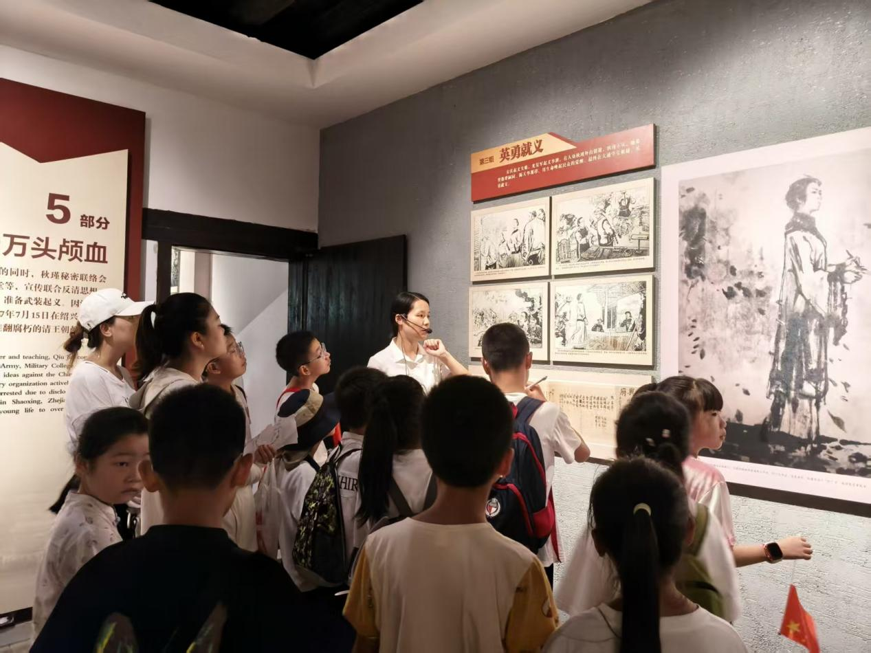 栗雨街道湘湾社区“小友夏令营”实践活动——追寻红色足迹 厚植爱国情怀