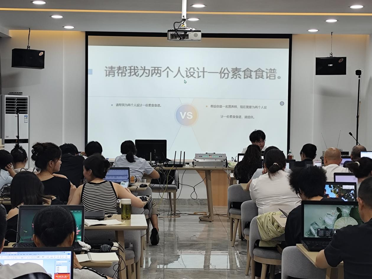 开班启航！泰山路街道徐家冲社区首期“人工智能训练师”火热开启