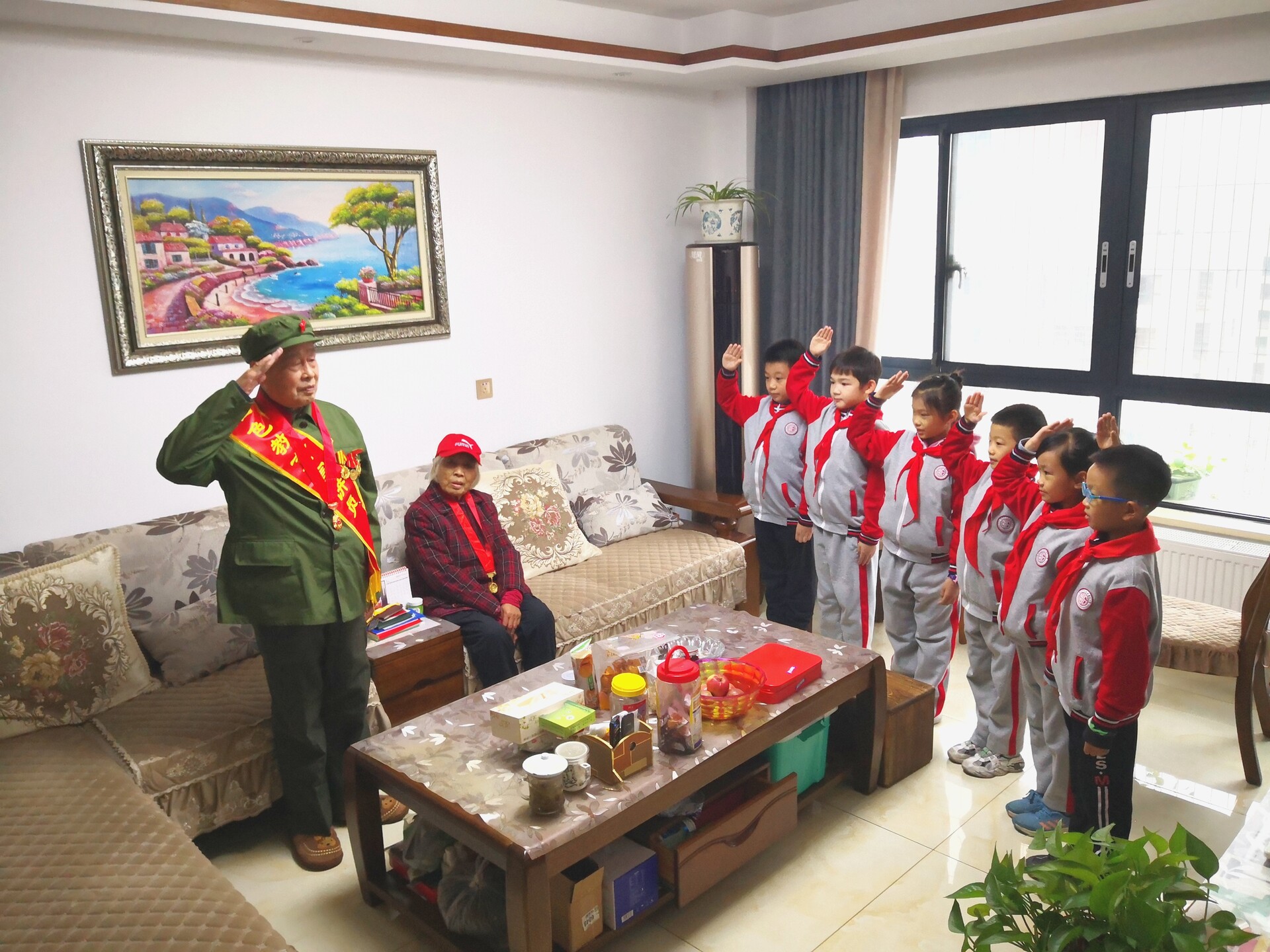 八旬老兵夫妇：公益路上的金婚答卷