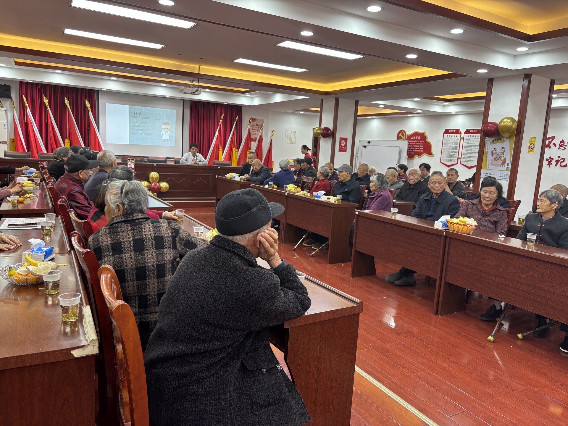 栗雨街道栗雨社区开展“情暖栗雨，爱在重阳”重阳节敬老活动