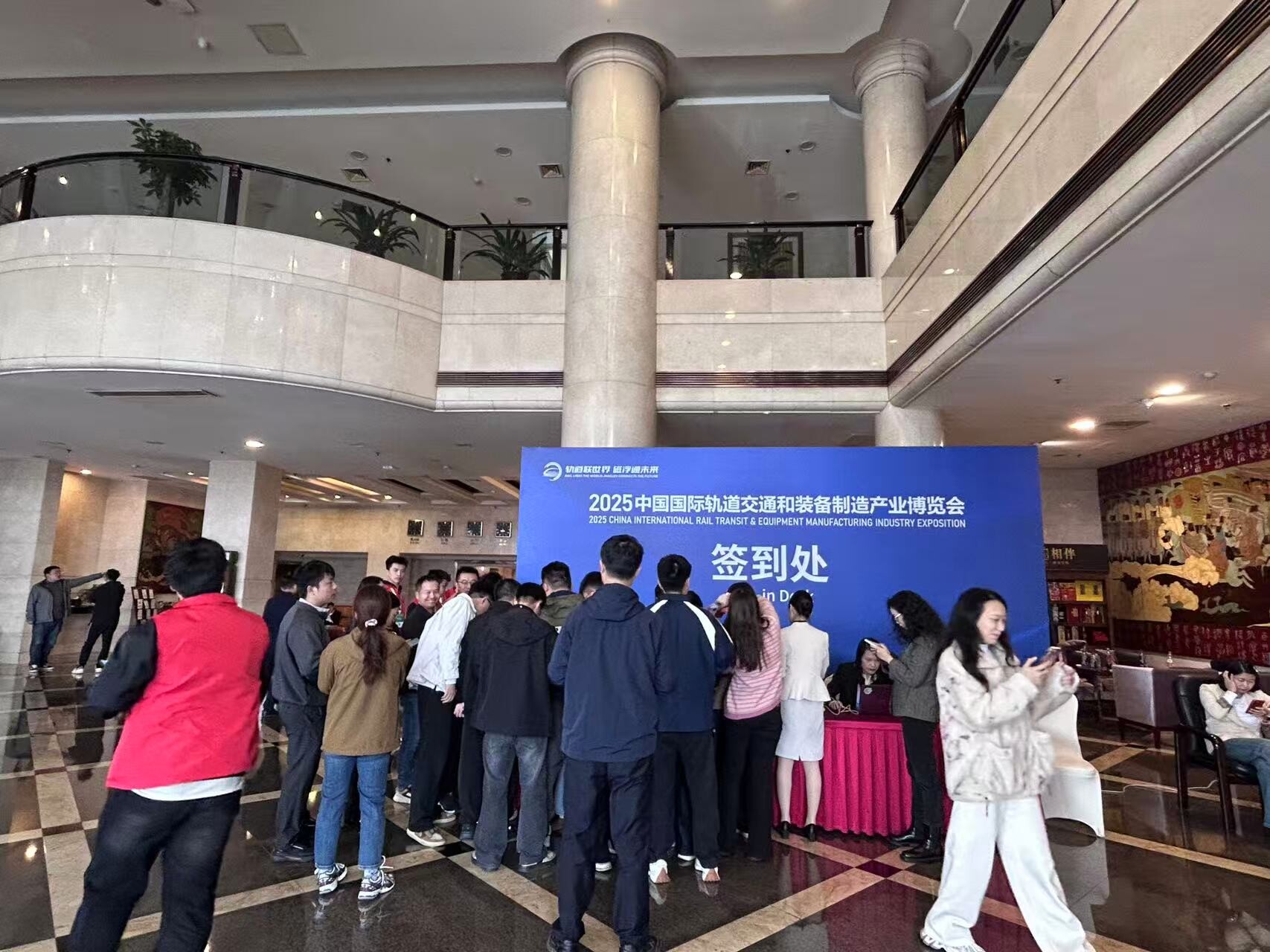 机关事务服务中心全力保障轨博会顺利开展