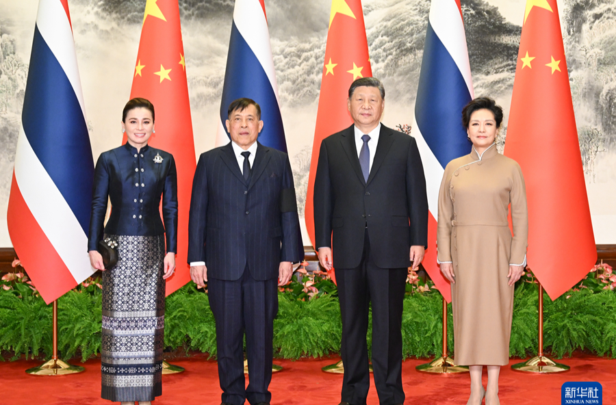 习近平会见泰国国王哇集拉隆功