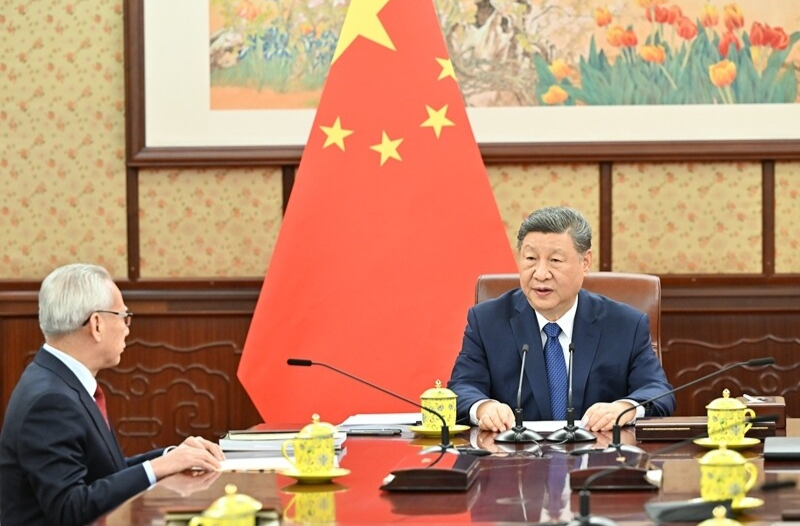 习近平听取岑浩辉述职报告