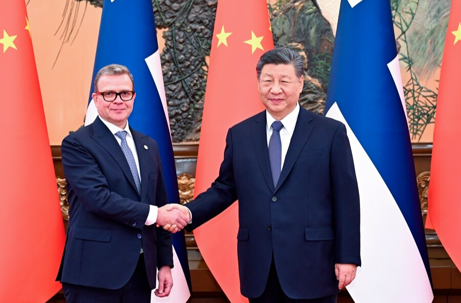 习近平会见芬兰总理奥尔波