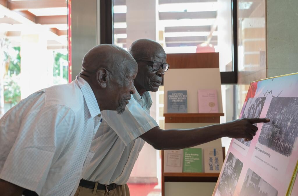 走过峥嵘岁月 共赴现代化新征程——习近平主席复信津巴布韦老战士寄语中非友好续写新篇