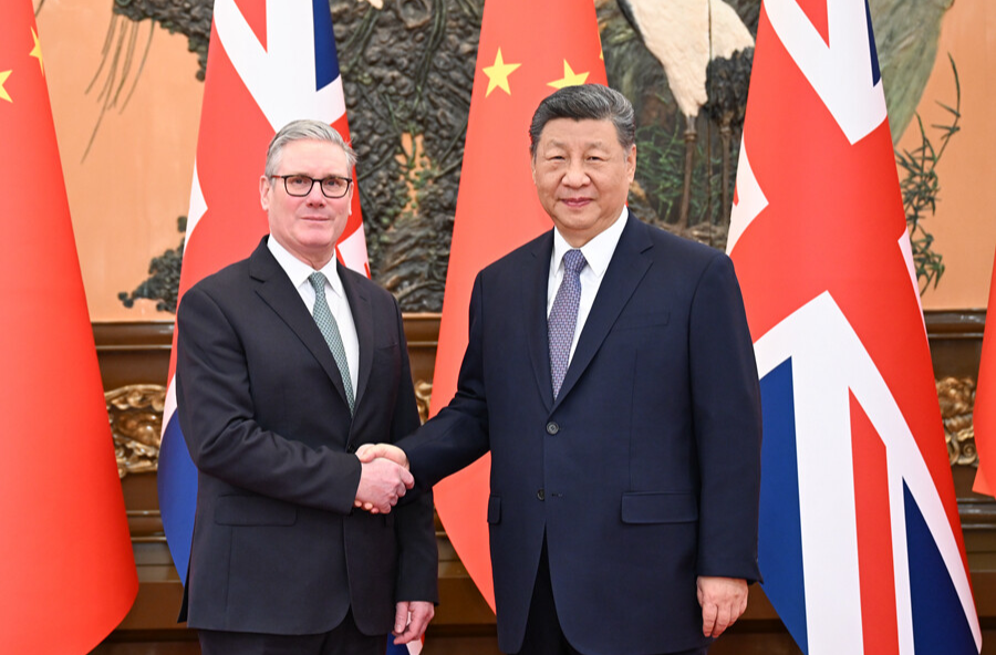 习近平会见英国首相斯塔默