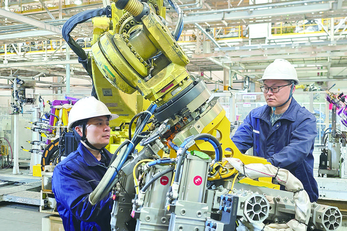 株洲日报丨北汽株洲工厂：车间里的机器人“醒”了