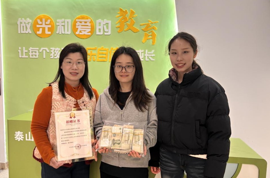 义卖筹款助童梦 携手续写雷锋情  ——滨江社区携手幼儿园传递爱心