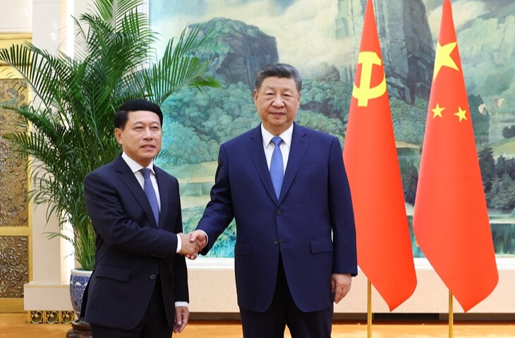 习近平会见老挝人民革命党中央总书记、国家主席特使沙伦赛
