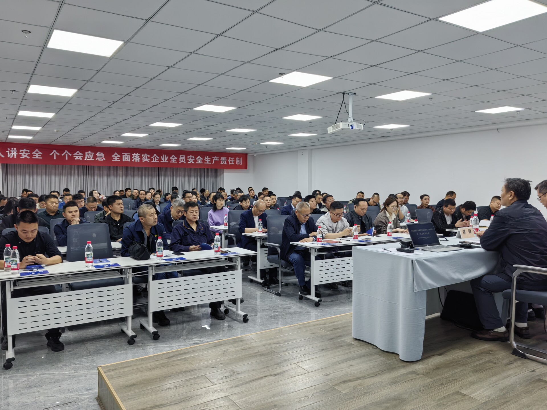 天元区发布一季度“吹哨有奖”典型案例    多名员工排查隐患获奖励