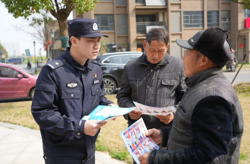 习近平总书记关切事·作风之变丨“清风”拂过三张桌