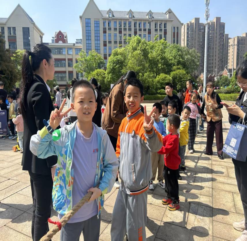 周末我和社区有个约：栗雨街道湘湾社区组织开展“邻心聚栗·活力湘湾”趣味运动会