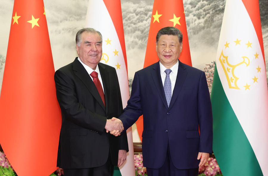 习近平同塔吉克斯坦总统拉赫蒙会谈