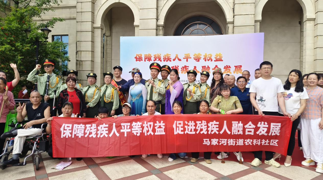 情暖助残日 关爱润人心