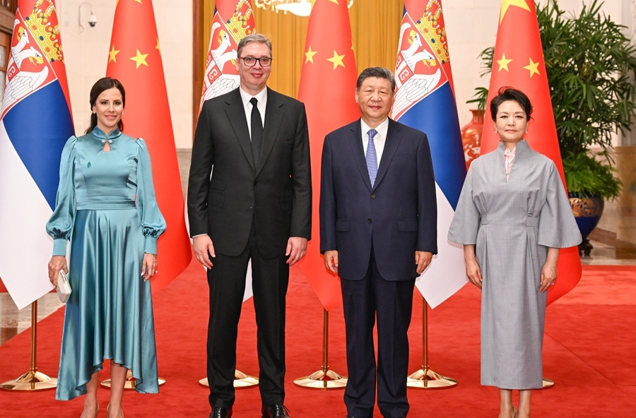 习近平同塞尔维亚总统武契奇会谈