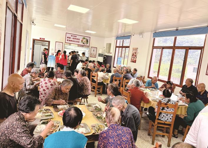 株洲日报丨全市首家  这家食堂 80岁以上困难老人用餐免费