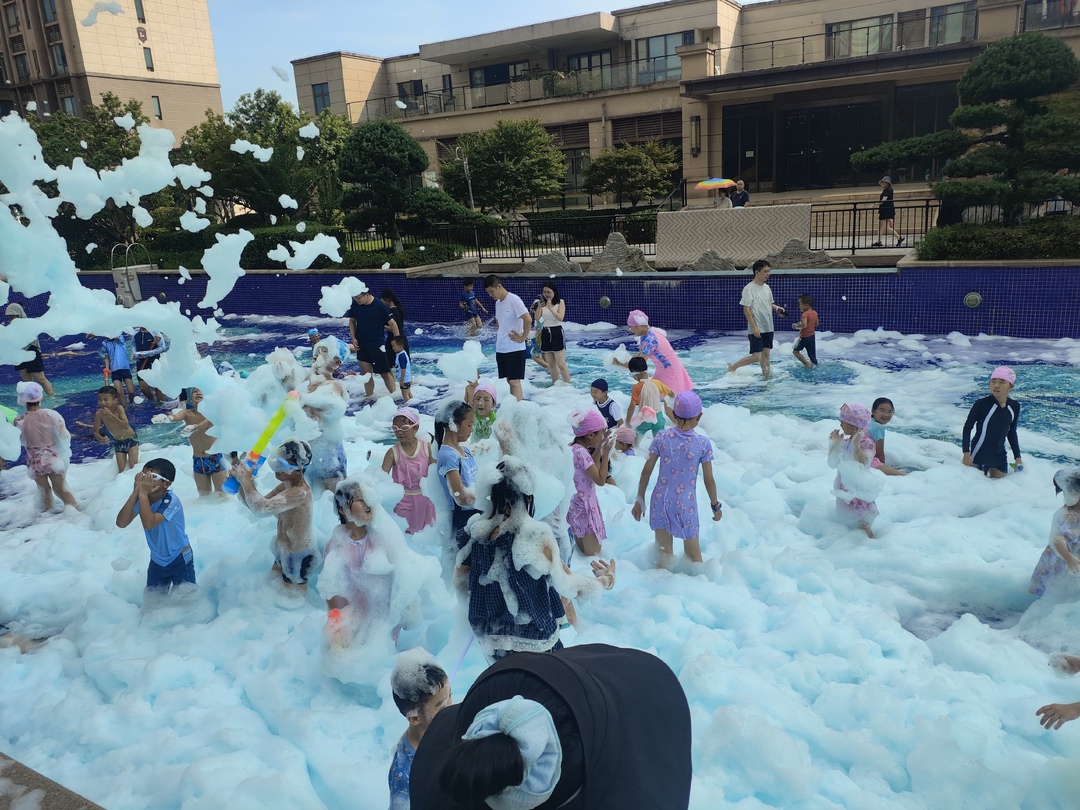 夏日泡泡狂欢 趣享清凉时光：栗雨街道景园社区开展夏日泡泡派对