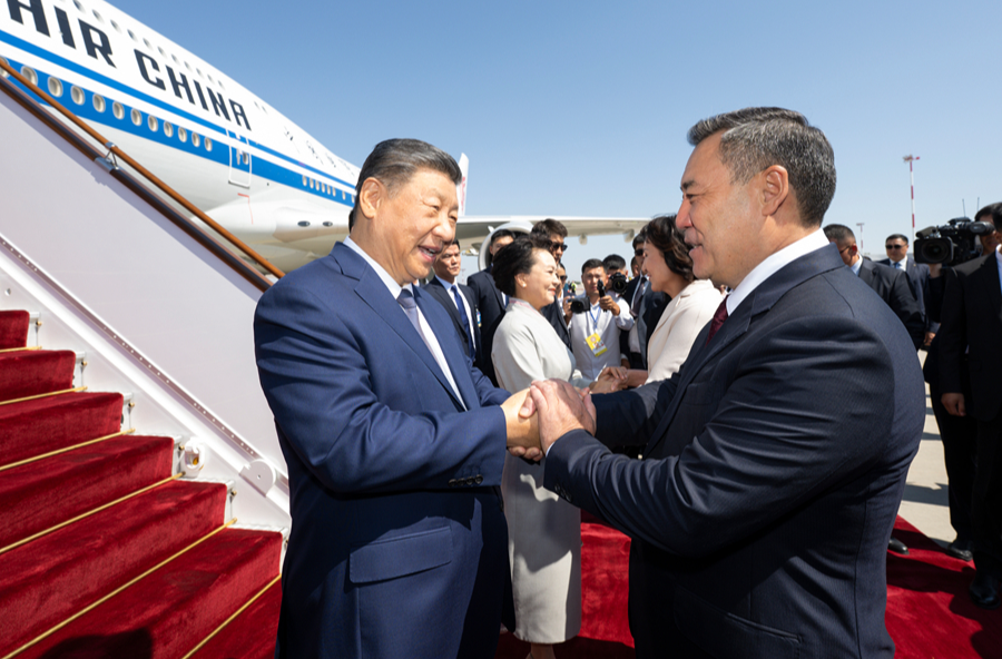 习近平抵达比什凯克