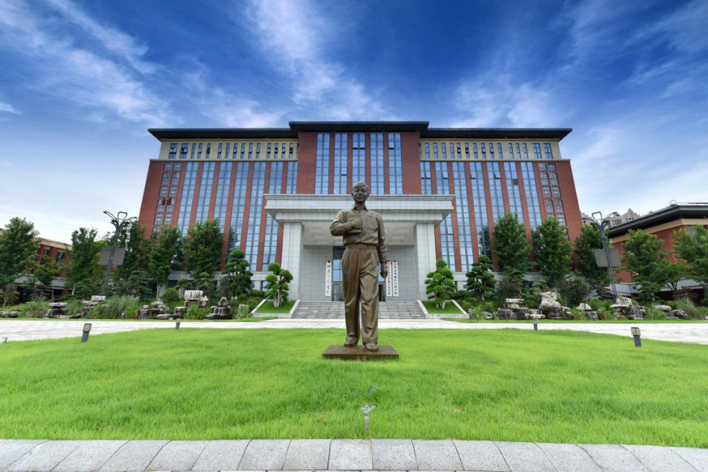 【“锋”一样的少年】在这座城市，总会转角遇见你